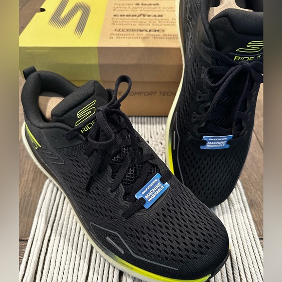 SKECHERS running shoe - Picture 5 of 6